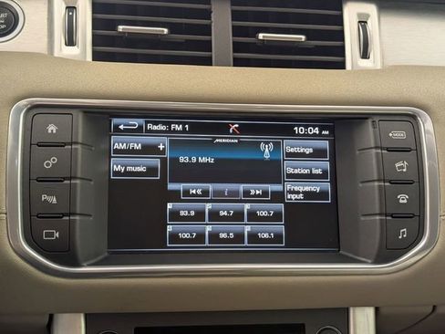 Used 2016 Land Rover Range Rover Evoque SE image 18