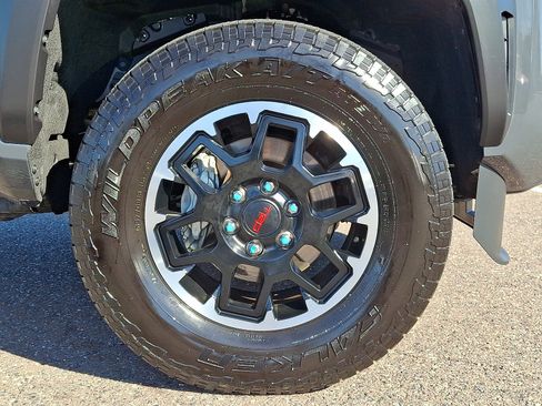 Used 2025 Toyota Tacoma TRD Off-Road image 8