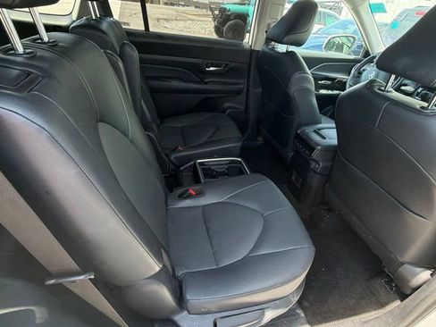 Used 2025 Toyota Grand Highlander AWD image 11