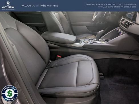 Used 2025 Alfa Romeo Giulia AWD w/ Driving Assist Package image 30