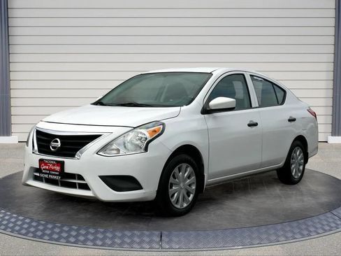Used 2018 Nissan Versa S FWD image 3