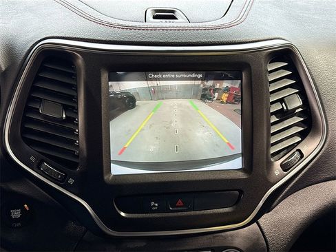 Used 2020 Jeep Cherokee Trailhawk w/ Comfort/Convenience Group image 23