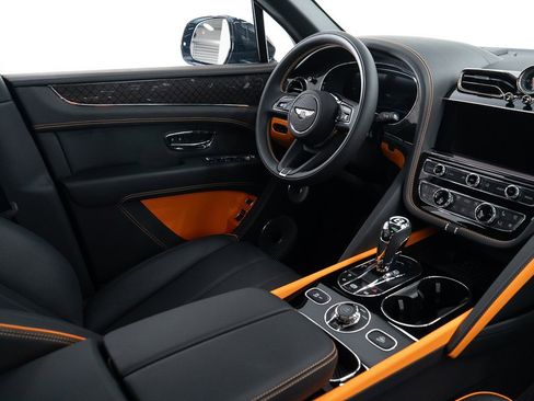 Certified 2025 Bentley Bentayga image 28