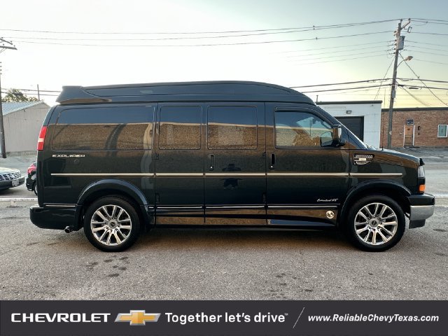 Used 2021 GMC Savana 2500 RWD image 3