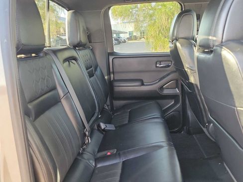 Used 2022 Nissan Frontier PRO-4X w/ Pro-4X Premium Package AWD/4WD image 17