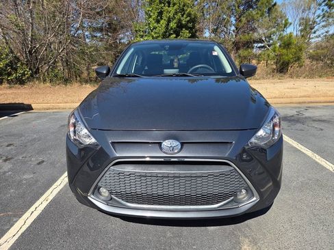 Used 2019 Toyota Yaris LE image 2