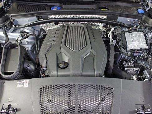 Used 2025 Porsche Macan image 39