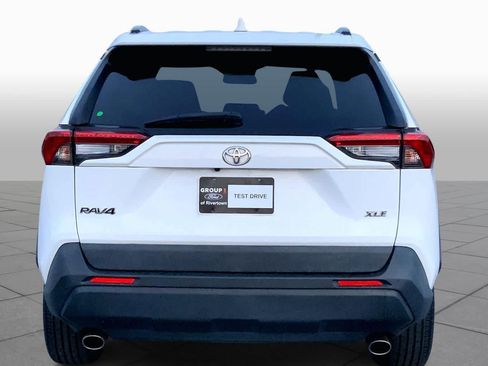 Used 2020 Toyota RAV4 XLE image 4