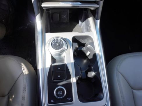 Used 2022 Ford Explorer XLT w/ Equipment Group 202A image 35