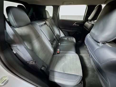 Used 2025 Mitsubishi Outlander SE image 28