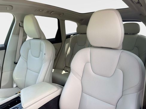 Used 2023 Volvo XC60 B5 Plus w/ Protection Package Premier FWD image 19
