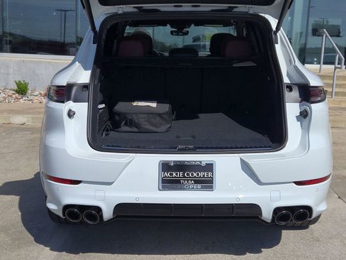 Certified 2025 Porsche Cayenne image 14