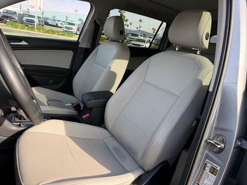 Used 2020 Volkswagen Tiguan SE w/ Panoramic Sunroof Package image 5