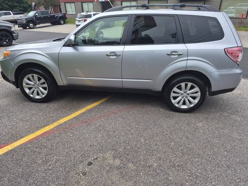 Used 2013 Subaru Forester 2.5X Limited AWD/4WD image 3