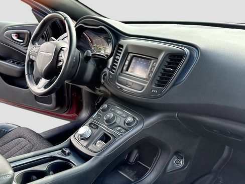 Used 2015 Chrysler 200 S FWD image 5