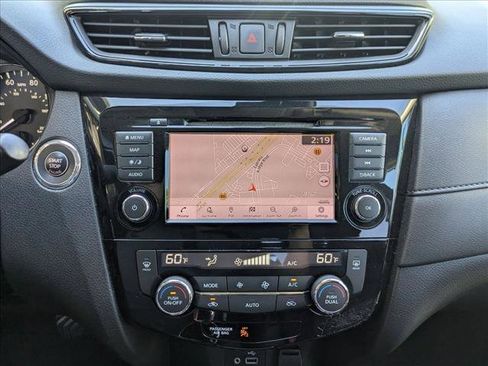 Used 2019 Nissan Rogue SV w/ Premium Package image 13