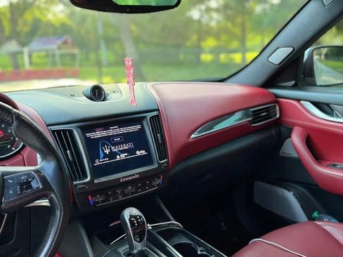 Used 2017 Maserati Levante S AWD/4WD image 9