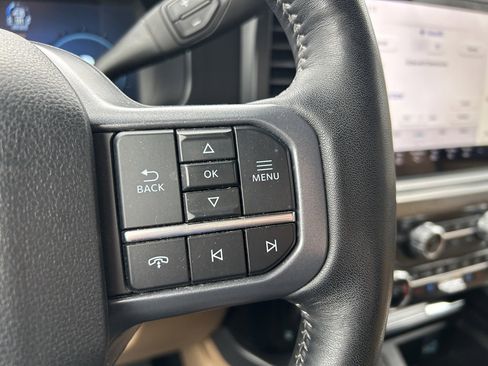 Used 2023 Ford F250 Lariat w/ Chrome Package image 32