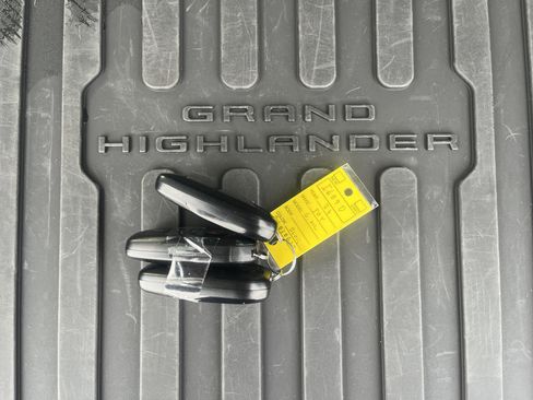 Certified 2024 Toyota Grand Highlander XLE image 31