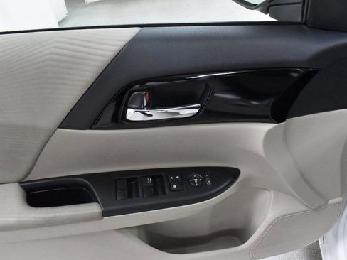 Used 2017 Honda Accord LX image 19