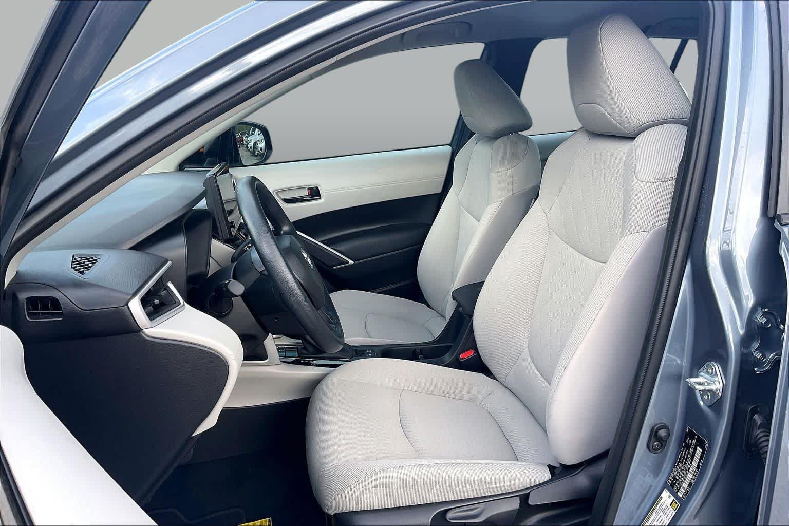 Used 2025 Toyota Corolla Cross L FWD image 8