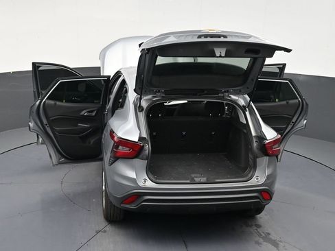 Used 2025 Chevrolet Trax LS FWD image 32