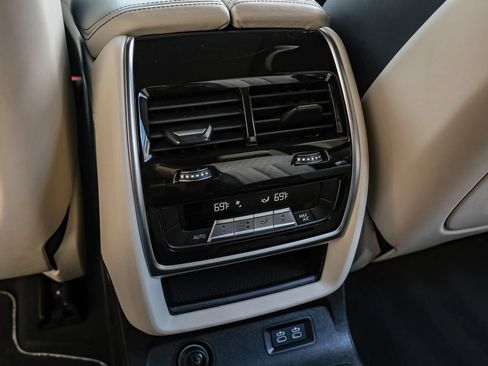 Used 2021 BMW X7 xDrive40i w/ M Sport Package AWD/4WD image 37
