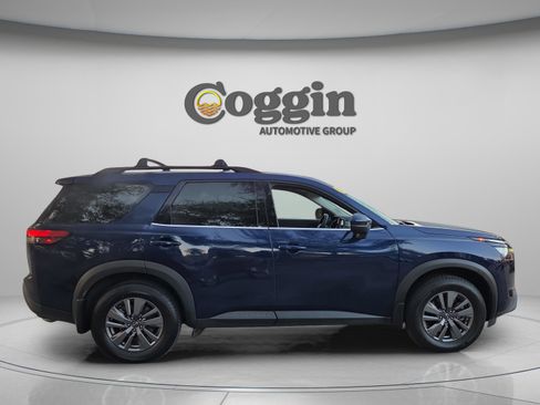 Certified 2024 Nissan Pathfinder SV w/ SV Premium Package image 6