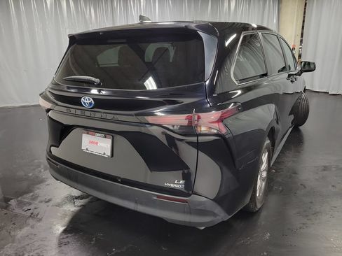 Used 2024 Toyota Sienna LE FWD image 8