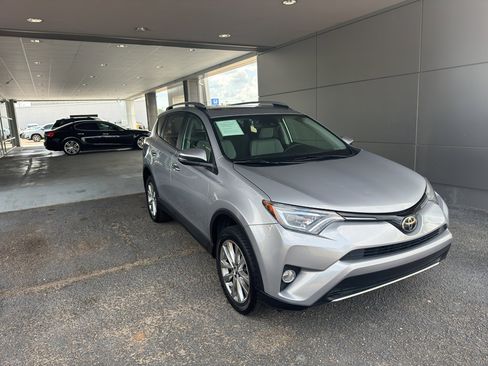 Used 2018 Toyota RAV4 Limited image 4
