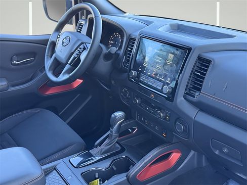 Used 2022 Nissan Frontier PRO-4X image 6