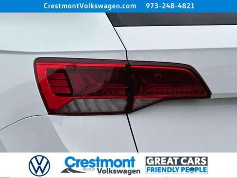 Used 2022 Volkswagen Taos SE w/ Panoramic Sunroof Package image 8