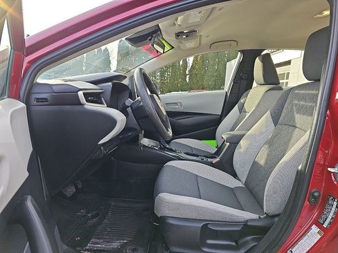 Used 2025 Toyota Corolla LE image 14