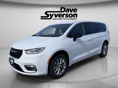 New 2026 Chrysler Pacifica Select