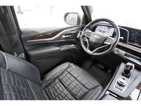 Used 2024 Cadillac Escalade ESV Sport Platinum w/ LPO, ONYX Package image 8