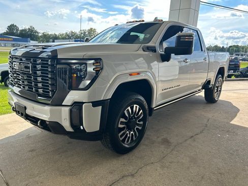 Used 2024 GMC Sierra 2500 Denali Ultimate w/ Max Trailering Package AWD/4WD image 4