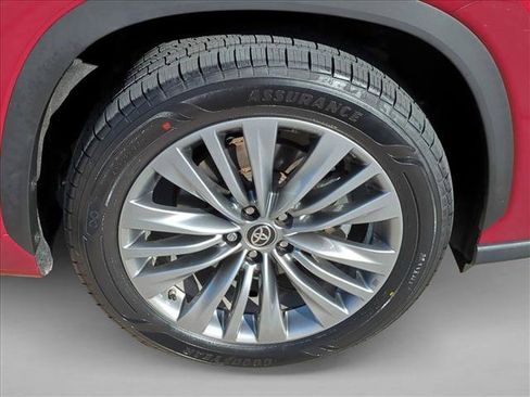 Certified 2021 Toyota Highlander Platinum image 25