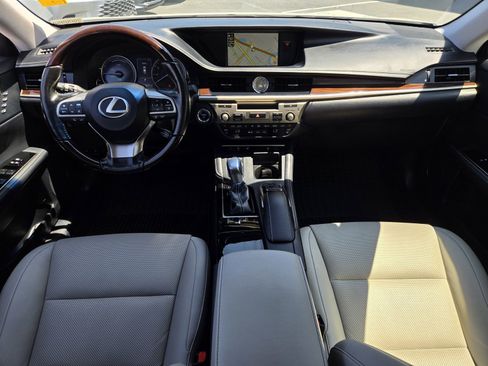 Used 2017 Lexus ES 300h w/ Navigation System Package FWD image 14