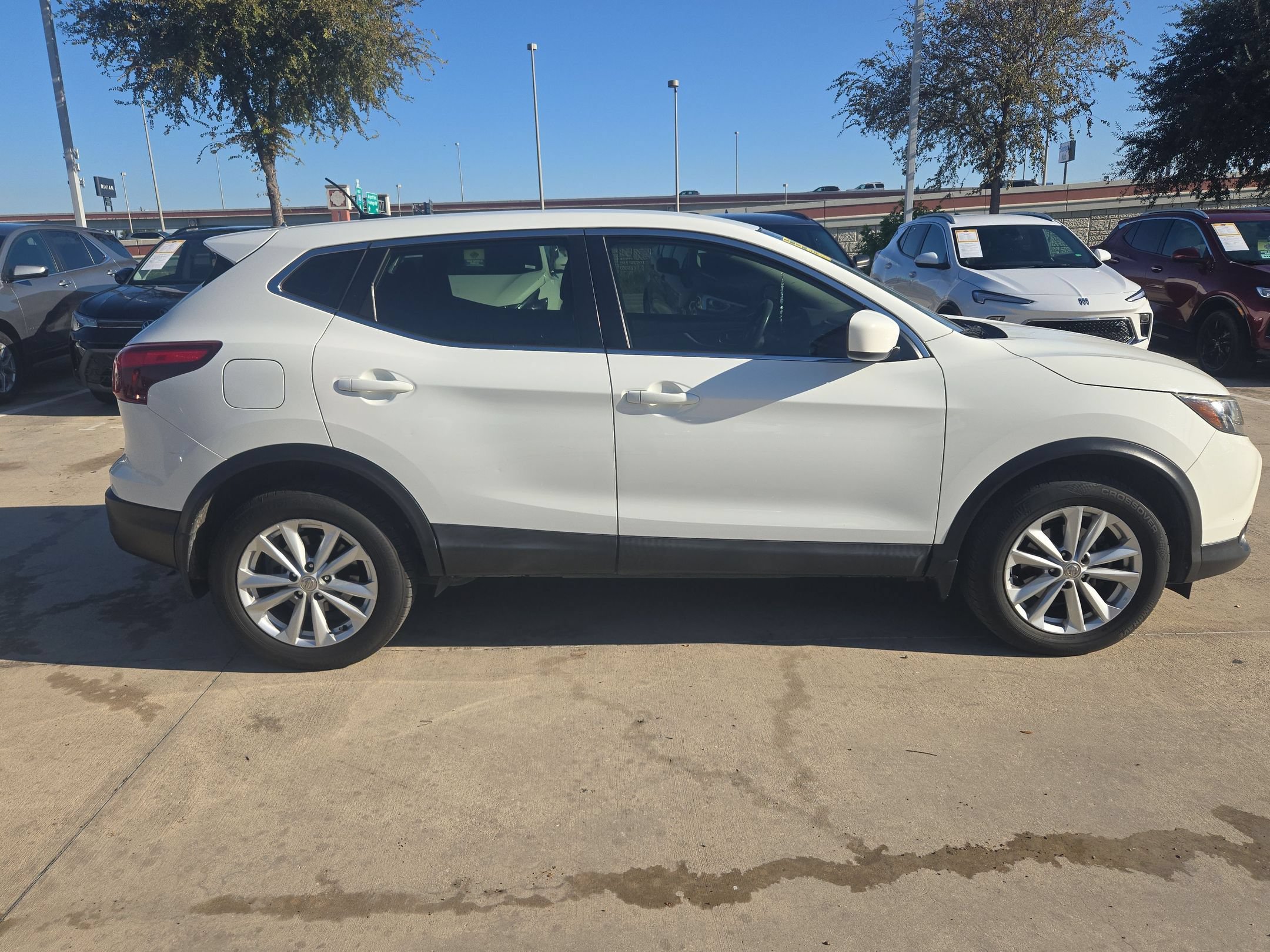 Used 2018 Nissan Rogue Sport S w/ S Appearance Package FWD image 2