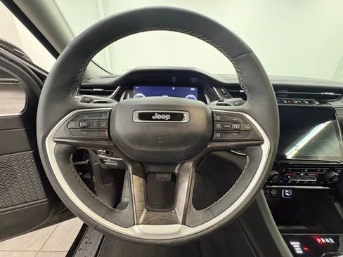 Used 2023 Jeep Grand Cherokee L Limited image 16