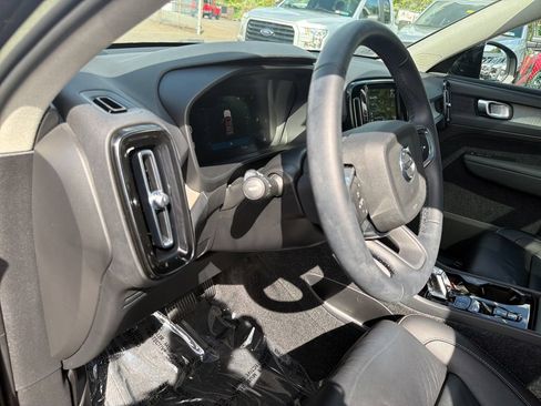 Used 2023 Volvo XC40 B5 Plus w/ Driver Assist Package AWD/4WD image 20