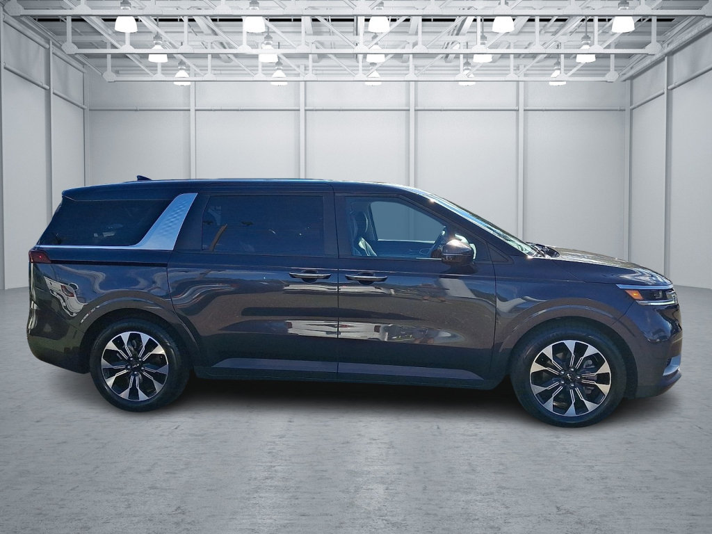 Used 2024 Kia Carnival EX FWD image 6