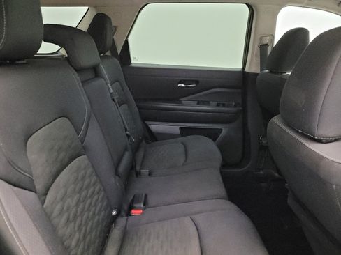 Used 2022 Nissan Pathfinder SV AWD/4WD image 19