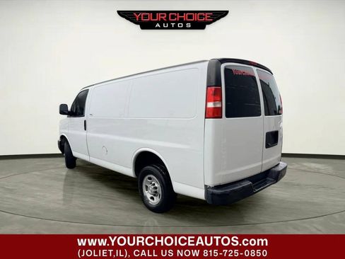 Used 2018 Chevrolet Express 2500 RWD image 3