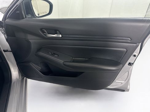 Used 2024 Nissan Altima 2.5 SV image 29