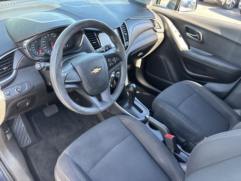 Used 2019 Chevrolet Trax LS image 17