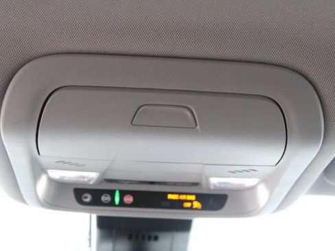Used 2022 GMC Terrain SLE FWD image 17