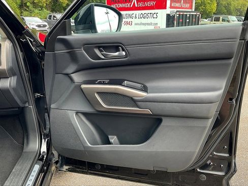 Used 2024 Nissan Pathfinder Platinum image 24