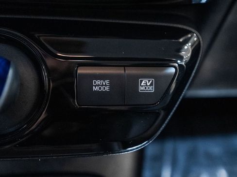 Used 2020 Toyota Prius LE image 20