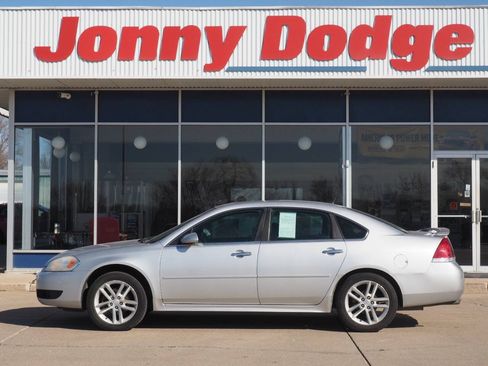 Used 2013 Chevrolet Impala LTZ FWD image 2
